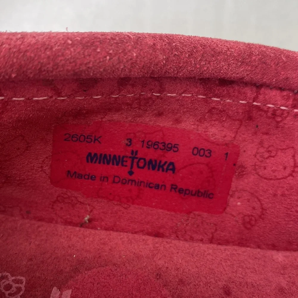 Minnetonka hello kitty moccasins shoes